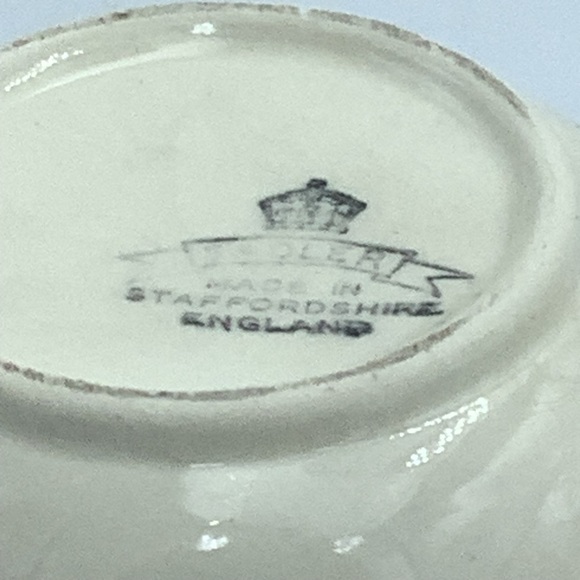 Two Vintage Sadler England Floral Ginger Jars with Lids - Picture 12 of 14